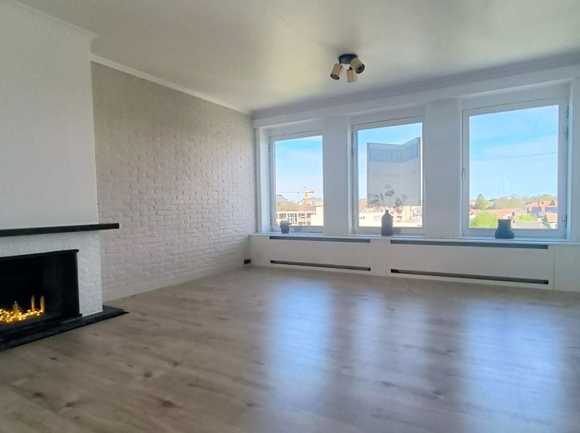 Appartement entièrement rénové avec une belle vue sur le Waalvest à Menin&lt;br /&gt;
&lt;br /&gt;
Vous recherchez un appartement lumineux et prêt à emménager à q